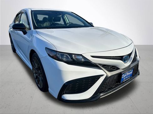 Used 2024 Toyota Camry SE image 5