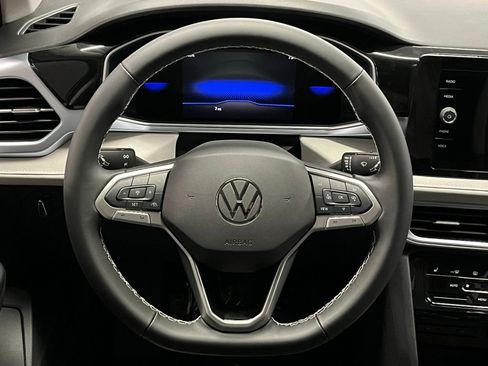 New 2025 Volkswagen Taos SE image 9