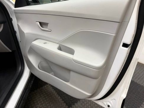 Certified 2024 Hyundai Kona SE image 37