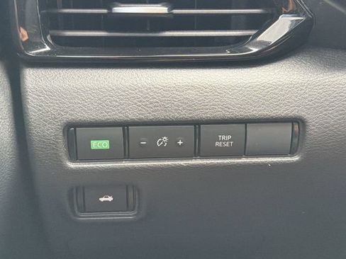 Used 2025 Nissan Sentra SV FWD image 26