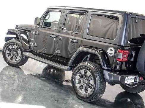 Used 2018 Jeep Wrangler Unlimited Sahara AWD/4WD image 11