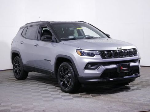 Certified 2024 Jeep Compass Latitude w/ Convenience Group AWD/4WD image 1