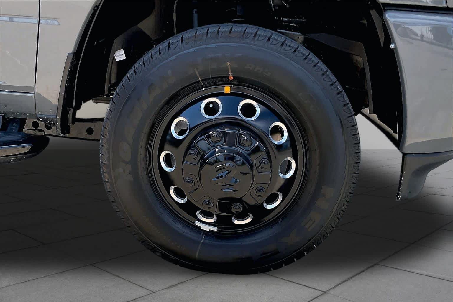 New 2027 RAM 3500 Big Horn AWD/4WD image 11