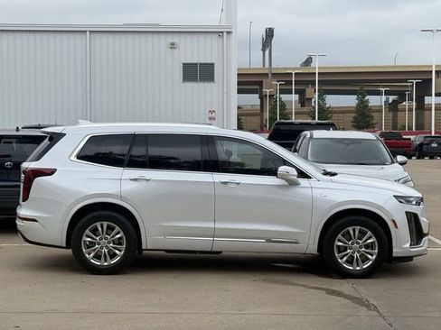 Used 2024 Cadillac XT6 Luxury FWD image 3