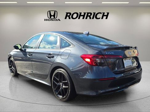 Used 2023 Honda Civic Sport image 4