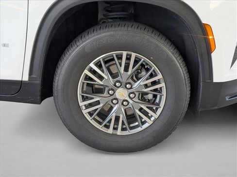 Used 2024 Chevrolet Traverse LT image 21