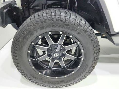 Used 2019 Jeep Wrangler Unlimited Sahara image 36