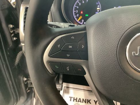 Used 2019 Jeep Grand Cherokee Limited image 16