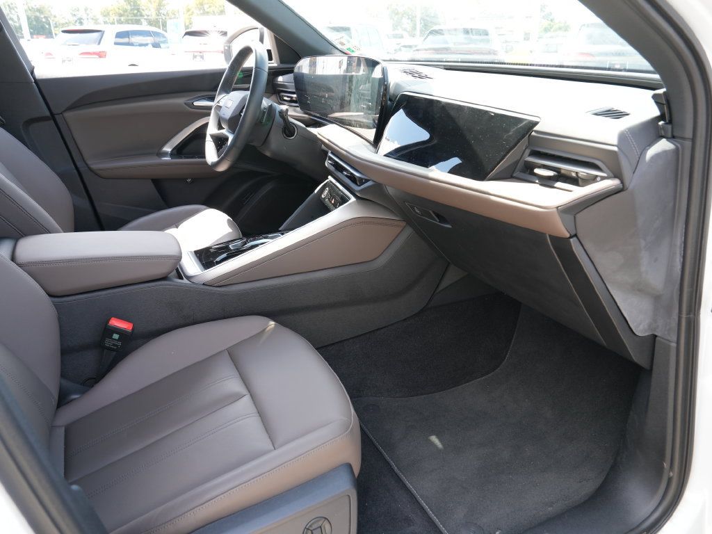 Used 2025 Audi Q5 Premium Plus w/ Premium Plus AWD/4WD image 18