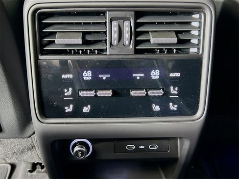 New 2026 Porsche Cayenne Base image 27