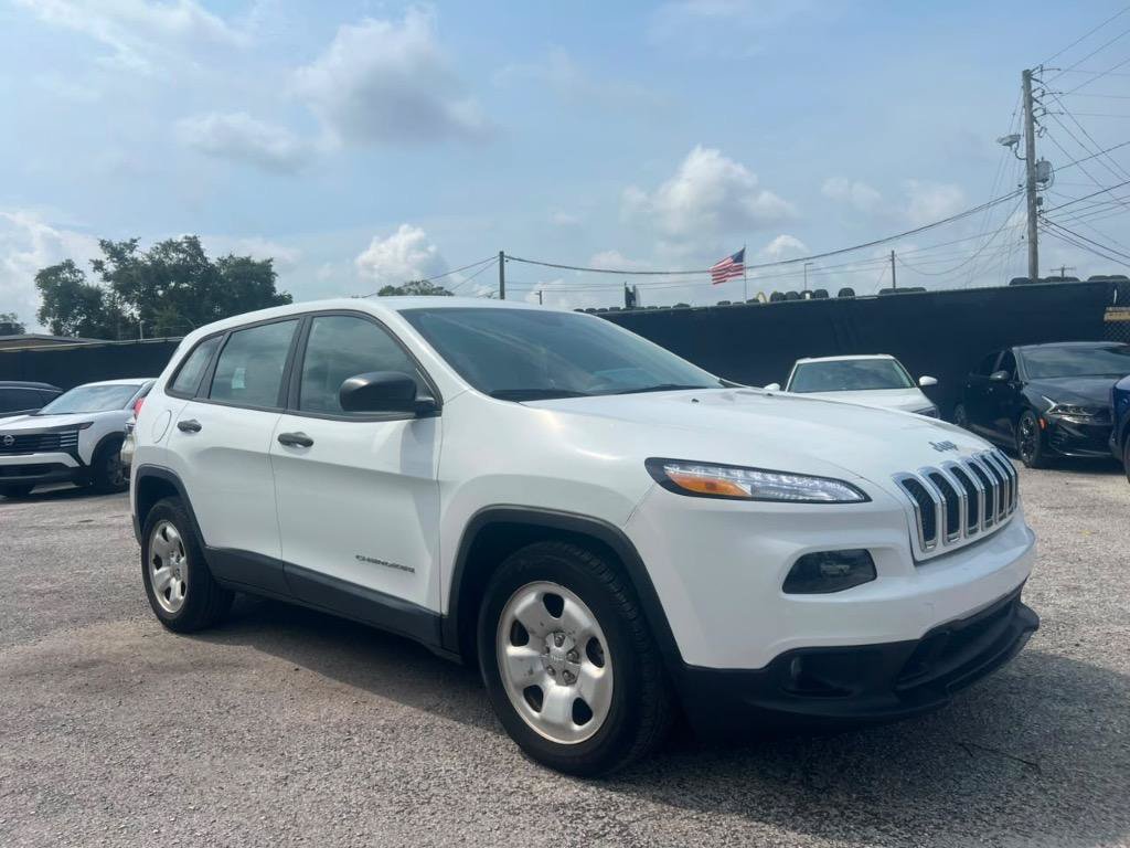 Used 2015 Jeep Cherokee Sport FWD image 3