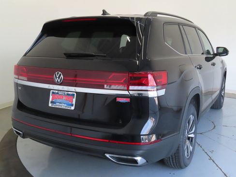 Used 2026 Volkswagen Atlas SE FWD image 3