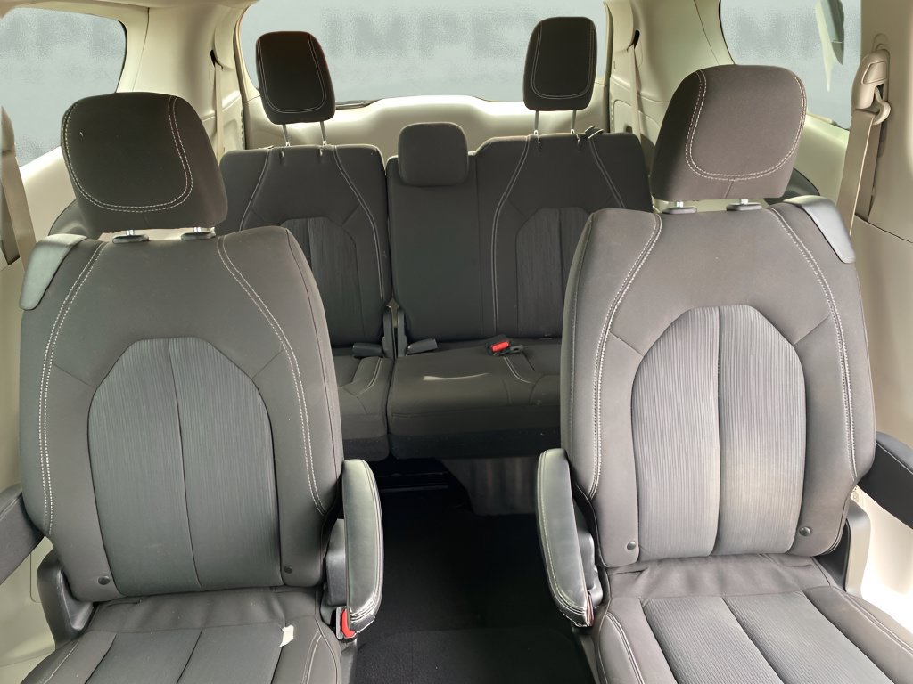 Used 2023 Chrysler Voyager LX FWD image 17