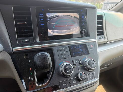 Used 2015 Toyota Sienna LE FWD image 6