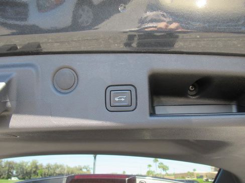 Used 2022 Chevrolet Equinox Premier image 30