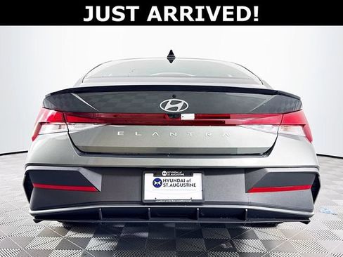 Used 2025 Hyundai Elantra Sport FWD image 5