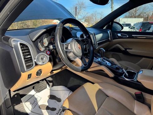 Used 2017 Porsche Cayenne Platinum Edition w/ Premium Package (PJV) image 22