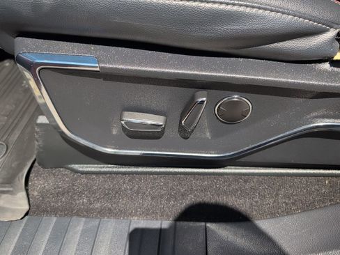 Used 2022 Ford F150 Lariat w/ Equipment Group 502A High image 10