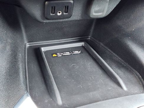 Used 2023 Chevrolet Traverse LT FWD image 17