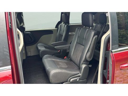 Used 2017 Dodge Grand Caravan SXT FWD image 12
