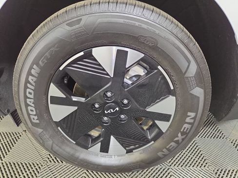 Certified 2026 Kia Carnival LXS FWD image 10