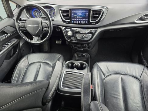 Used 2018 Chrysler Pacifica Touring-L Plus w/ Advanced Safetytec Group image 29