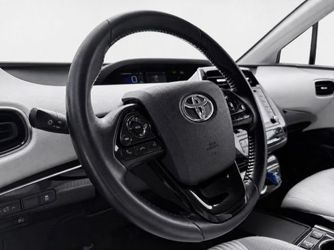 Used 2021 Toyota Prius Prime LE FWD image 15