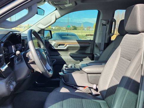 Used 2024 Chevrolet Silverado 1500 LT w/ Z71 Off-Road Package image 8