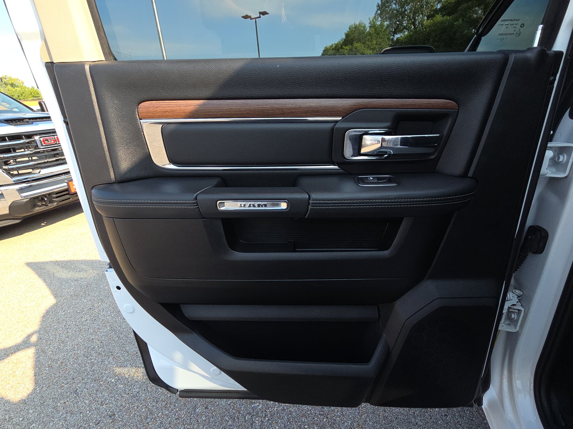 Used 2016 RAM 1500 Laramie w/ Convenience Group AWD/4WD image 27