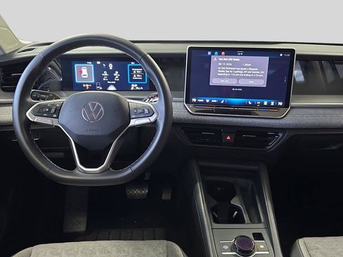 Used 2025 Volkswagen Tiguan S AWD/4WD image 9