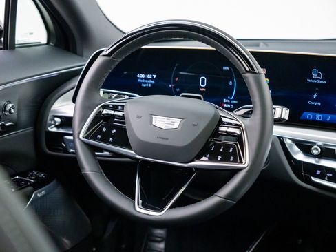 Certified 2025 Cadillac Lyriq Luxury image 13