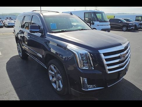 Used 2017 Cadillac Escalade Premium Luxury image 7