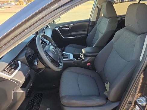 Used 2021 Toyota RAV4 XLE FWD image 16