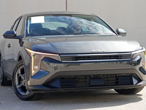 Used 2025 Kia K4 FWD image 2
