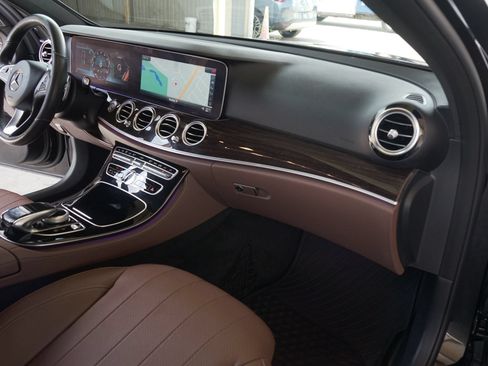 Used 2018 Mercedes-Benz E 300 4MATIC image 4