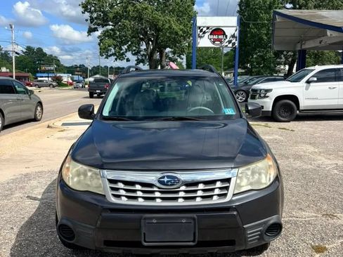 Used 2011 Subaru Forester 2.5X Premium w/ All-Weather Pkg AWD/4WD image 2