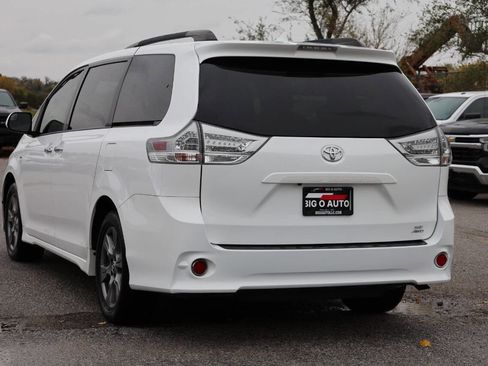 Used 2019 Toyota Sienna SE image 11