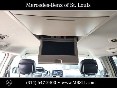 Used 2016 Chrysler Town & Country Touring-L w/ Driver Convenience Group image 14