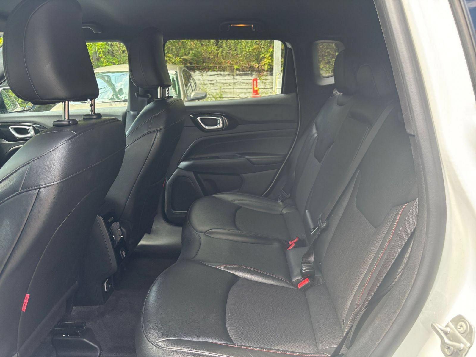 Used 2025 Jeep Compass Trailhawk AWD/4WD image 24