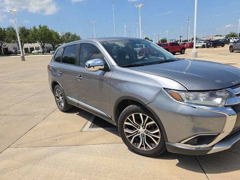 Used 2018 Mitsubishi Outlander ES FWD image 1