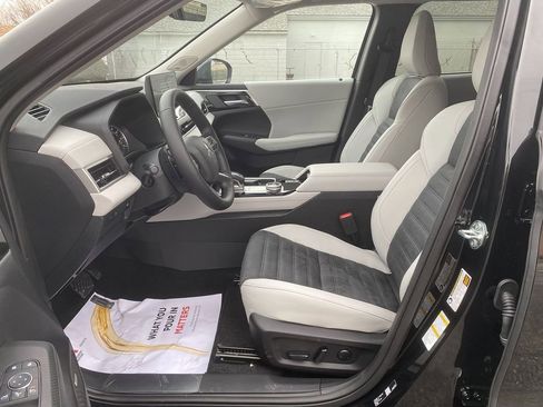 New 2026 Mitsubishi Outlander SE image 12