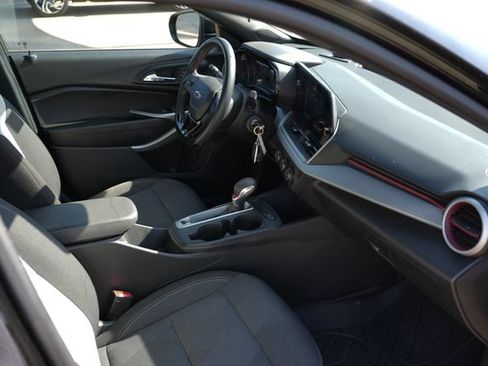 Used 2025 Chevrolet Trax RS w/ Sunroof Package FWD image 15