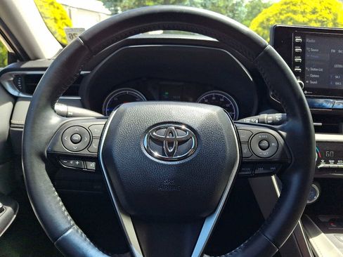 Used 2021 Toyota Venza LE AWD/4WD image 18
