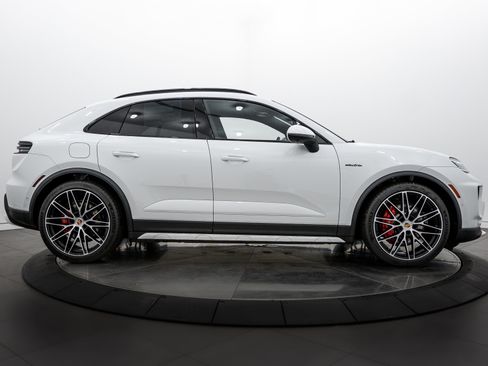 New 2025 Porsche Macan 4S Electric image 8