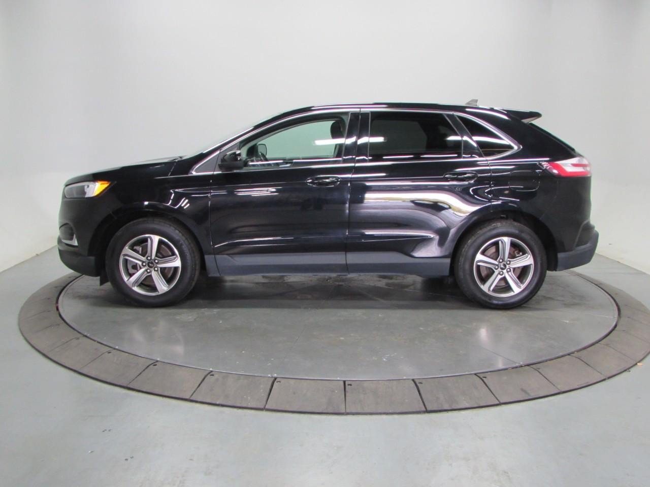 Used 2024 Ford Edge SEL w/ Convenience Package AWD/4WD image 4