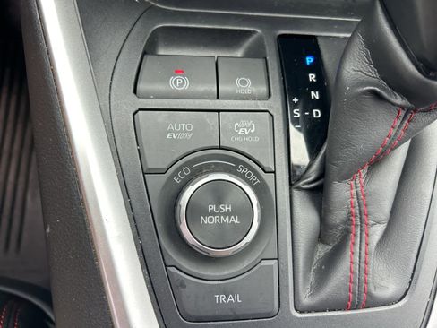 Used 2021 Toyota RAV4 SE w/ Weather & Moonroof Package image 50