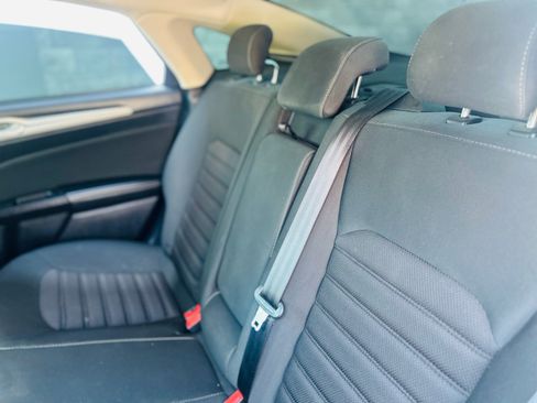 Used 2018 Ford Fusion SE FWD image 20