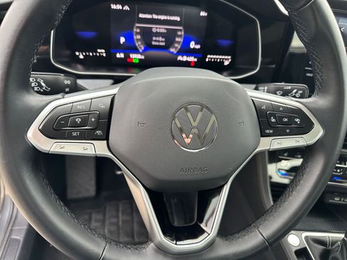 Used 2025 Volkswagen Jetta SE image 28