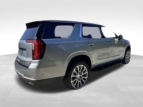 Used 2025 GMC Yukon Denali AWD/4WD image 5