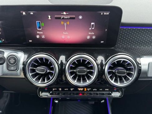 Used 2024 Mercedes-Benz GLB 250 4MATIC image 27